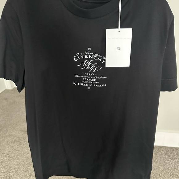 Givenchy Logo T-shirt - Picture 2 of 4